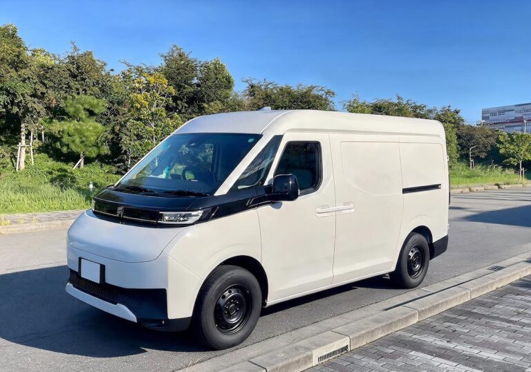 荷室高150mmアップで積載性を向上!!　フォロフライが商用EVバンに3人乗りミドルルーフ仕様を追加