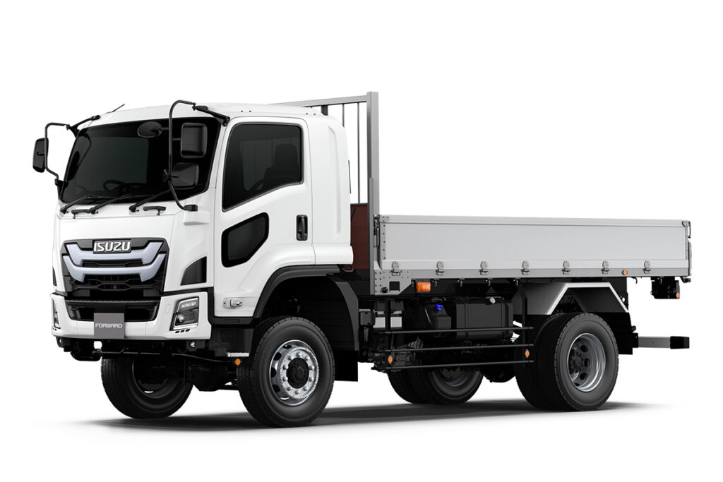 フォワードのGVW14.5トン車型FTRの4×4総輪駆動モデル・FTS。中型ブランドではもっとも積載量が大きい総輪駆動トラック（キャブ付シャシーの届出値で8.6～8.7トン）と謳っている。4WDシステムはHi-Lo副変速機付センターデフ式フルタイム4WD