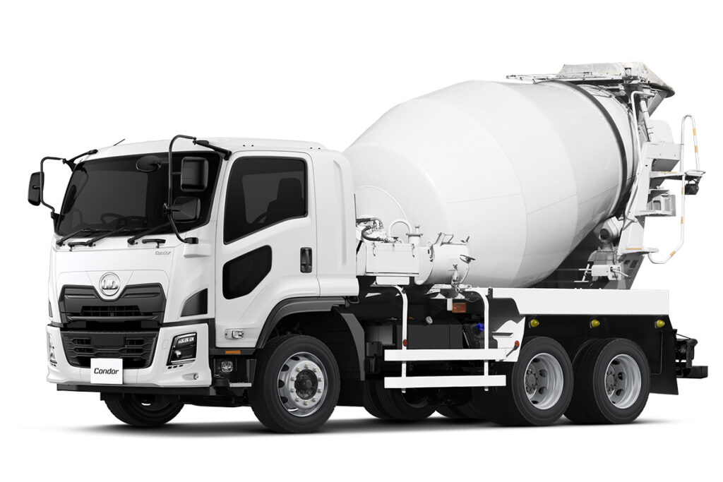 コンドルシリーズでもっとも重いGVW20トン6×4車型BVZに追加されたミキサー車用シャシーの架装例。フロントフェイスにはUD車ファミリーに共通するヘキサゴングリルを採用する